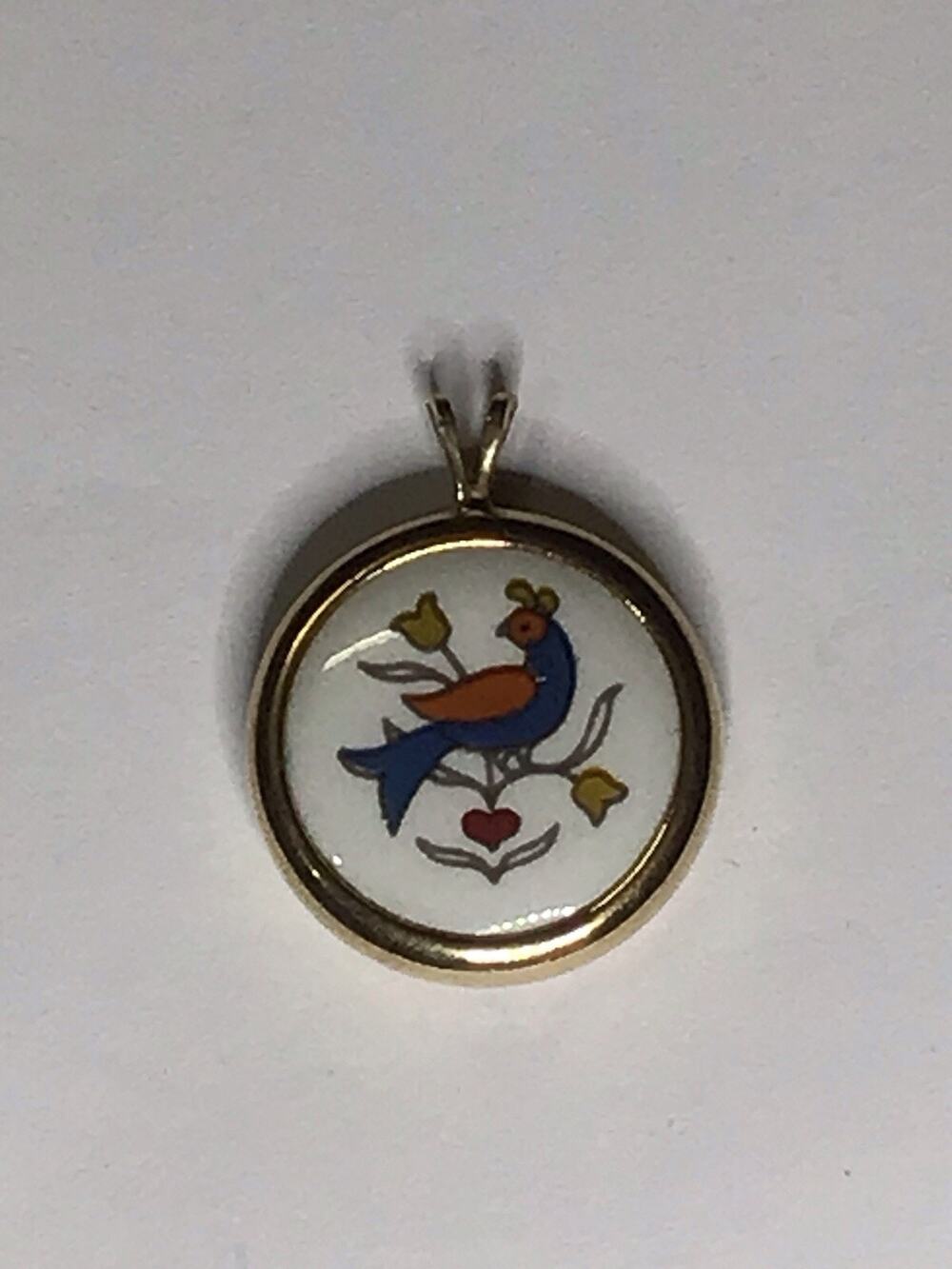AVON VINTAGE FOLK ART HAND PAINTED BIRD PORTUGUESE CERAMIC PENDANT GOLDTONE